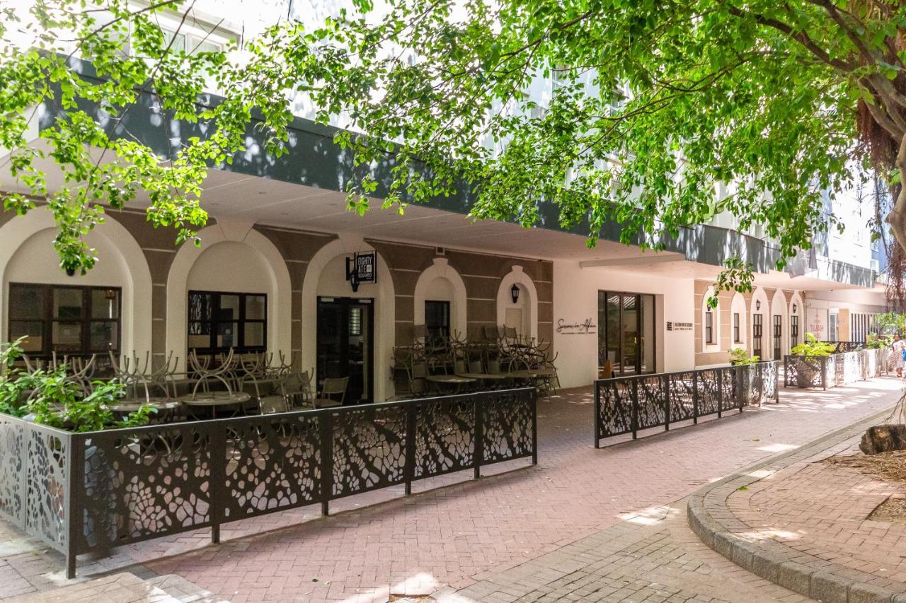 Trendy Apartment In Thibault Square City Centre ケープタウン エクステリア 写真