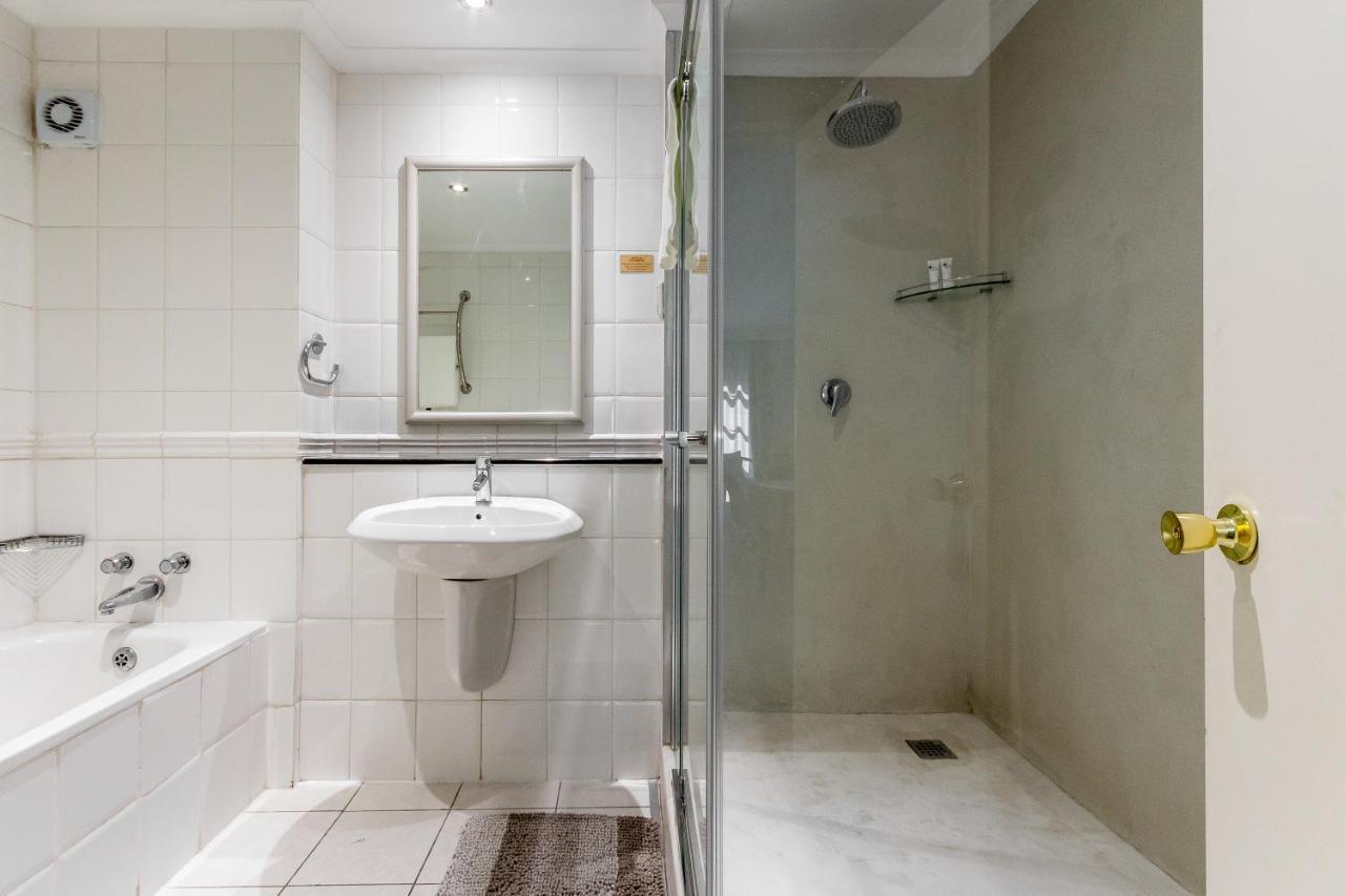 Trendy Apartment In Thibault Square City Centre ケープタウン エクステリア 写真