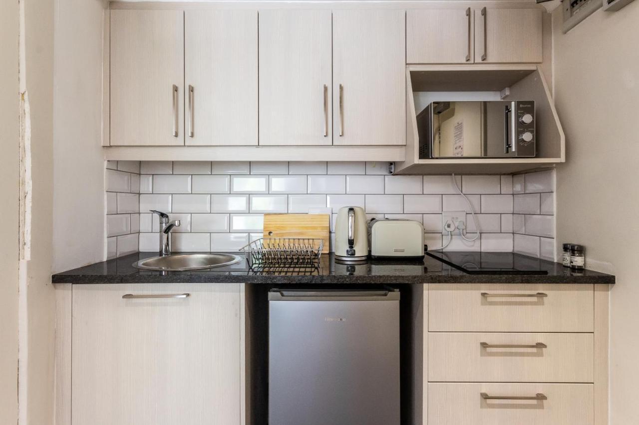 Trendy Apartment In Thibault Square City Centre ケープタウン エクステリア 写真